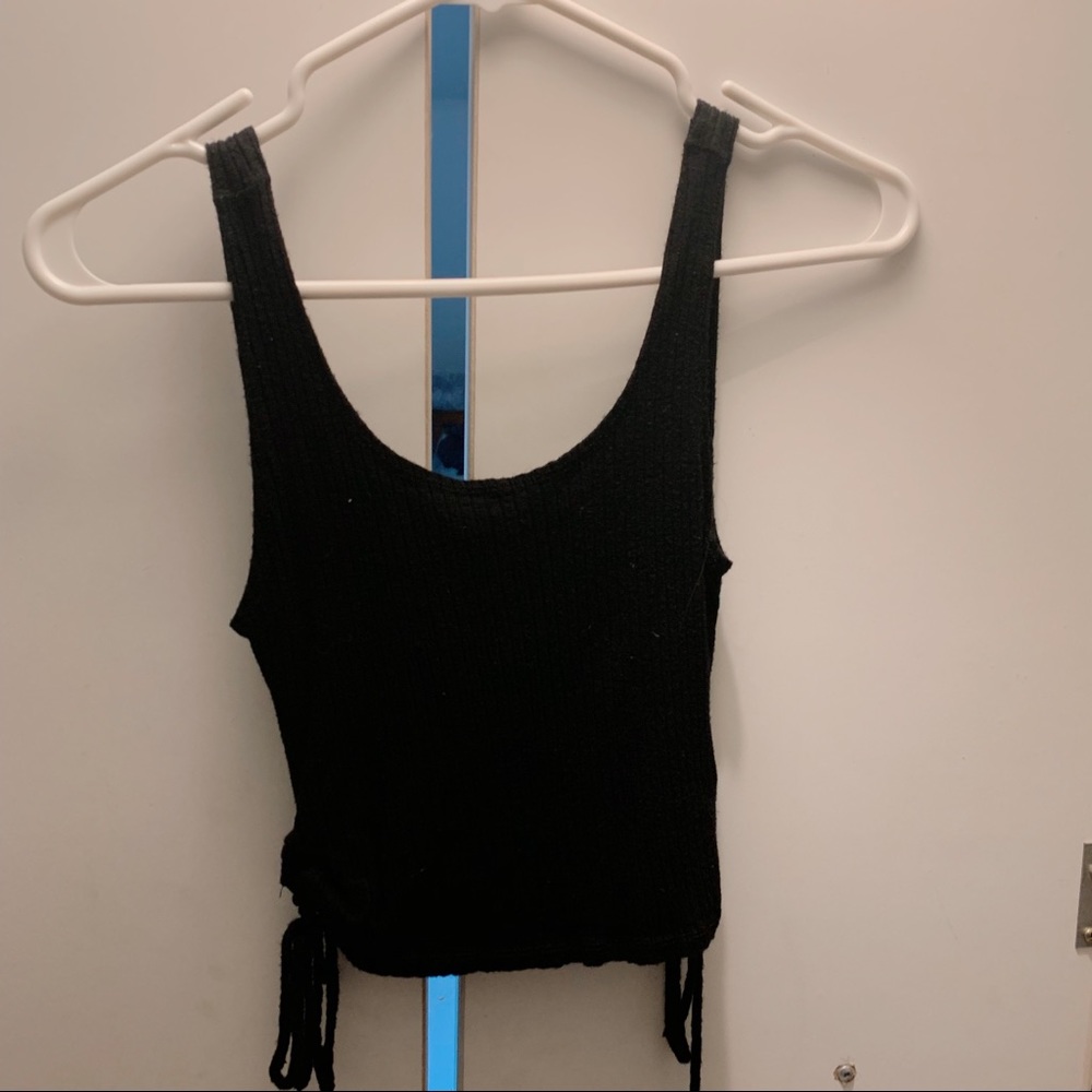 black cropped tank top